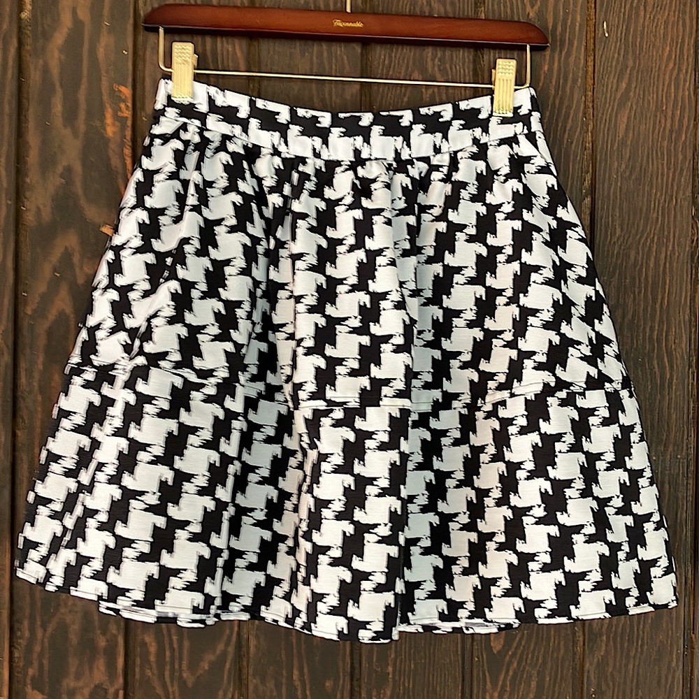 Express houndstooth print bubble skirt woman’s size 2
